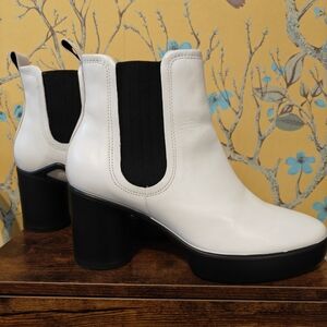 ECCO SHAPE SCULPTED MOTION NUMBER 55, White Leather Ankle Boots with black sole